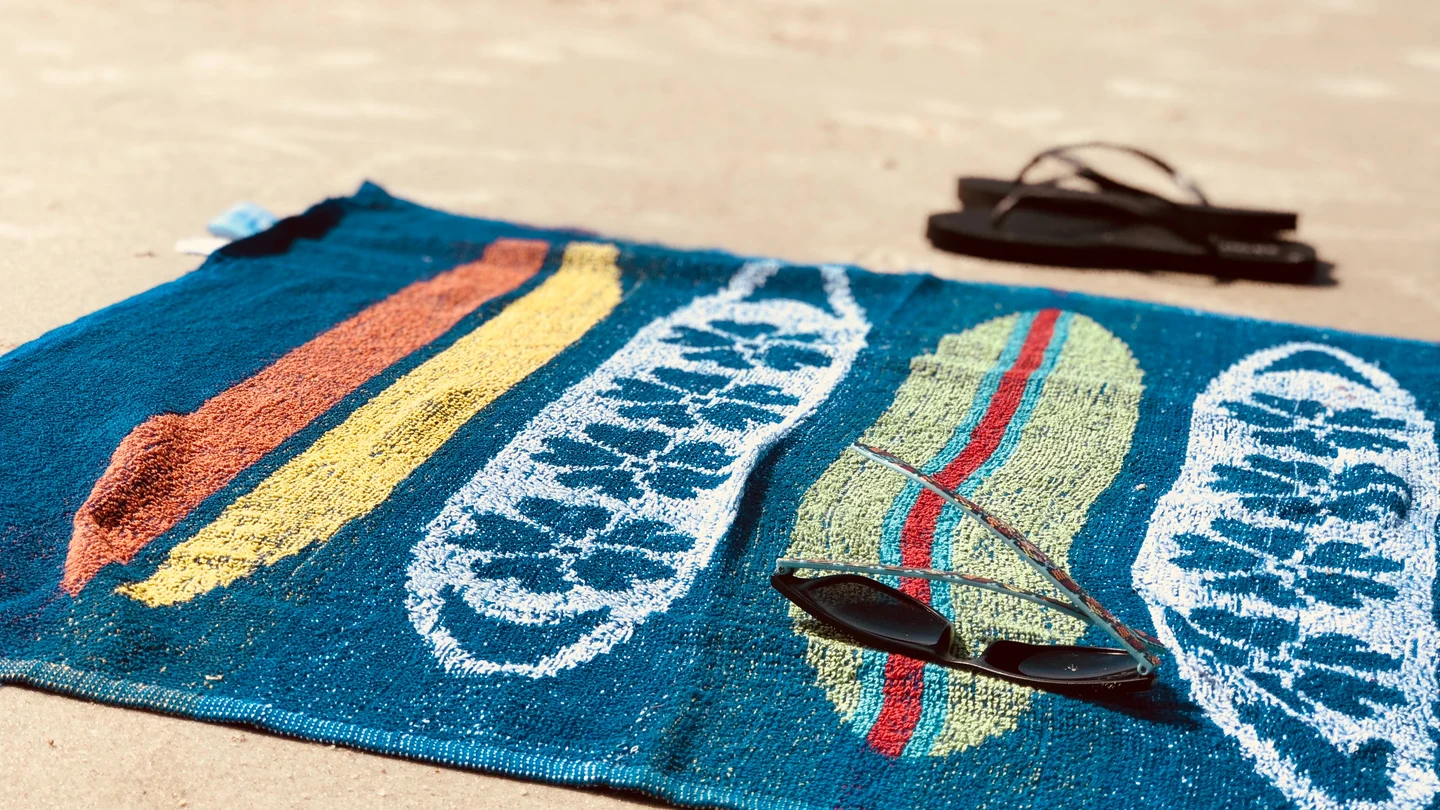 Cómo lavar las toallas de la playa y la piscina Cómo lavar las toallas de la playa y la piscina