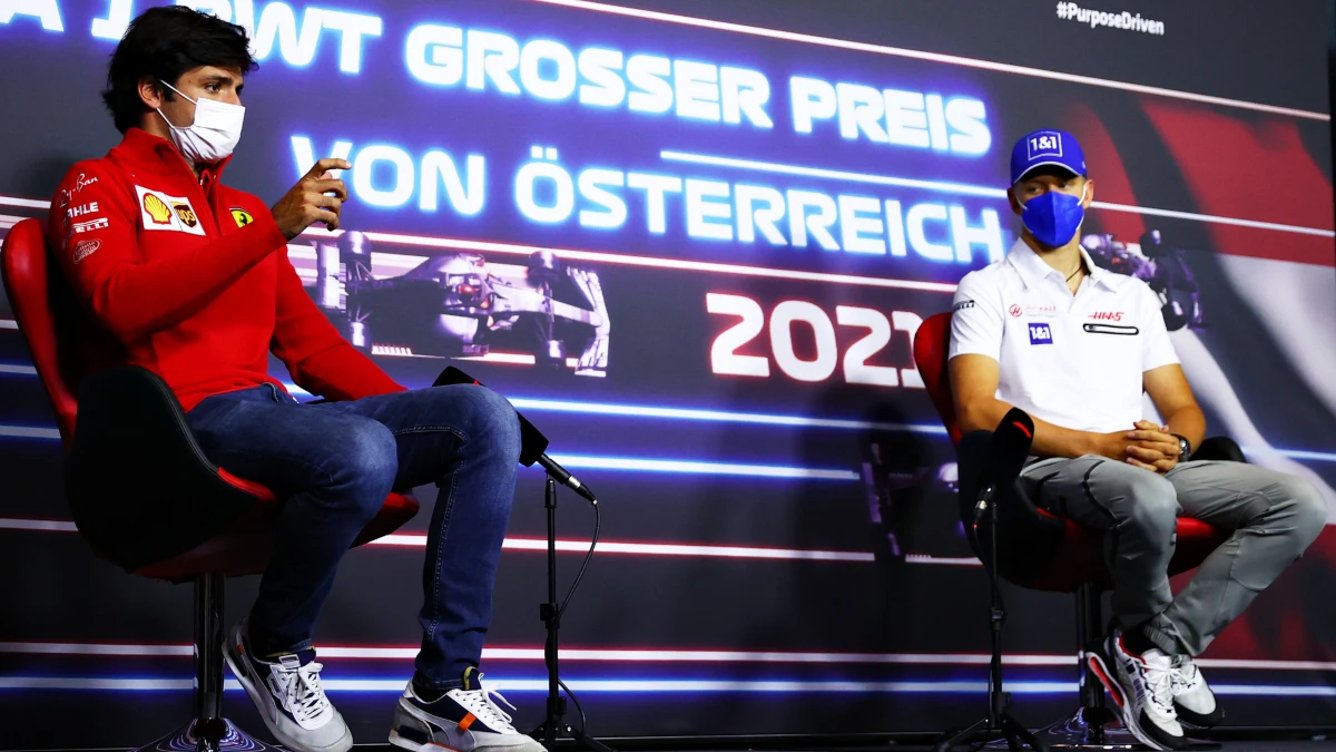 Carlos Sainz, junto a Mick Schumacher