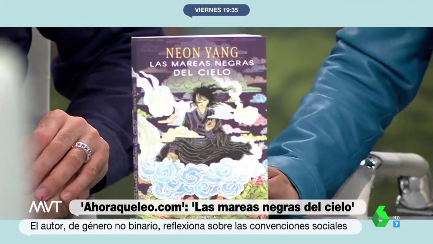 Recomendación de 'Las mareas negras del cielo', de Neon Yang, en 'Más Vale Tarde'