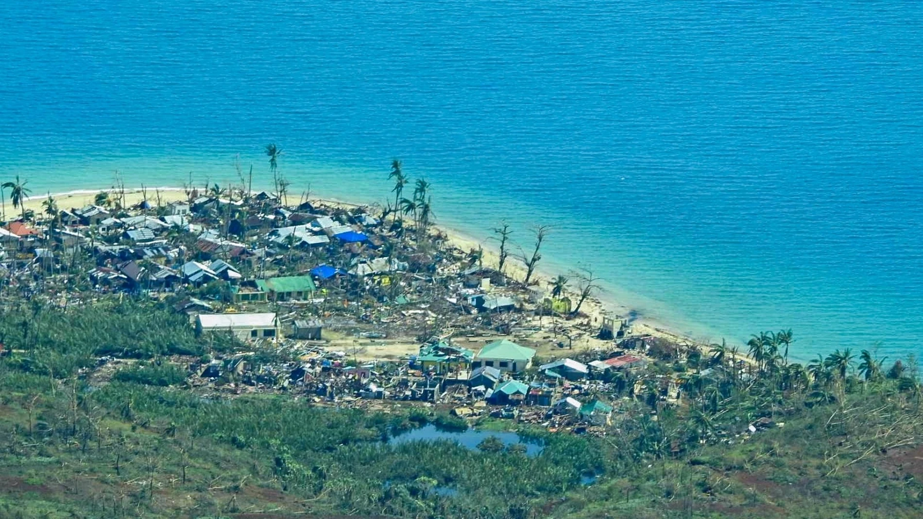 Daños causados por el tifón &#39;Rai&#39; a su paso por Filipinas.