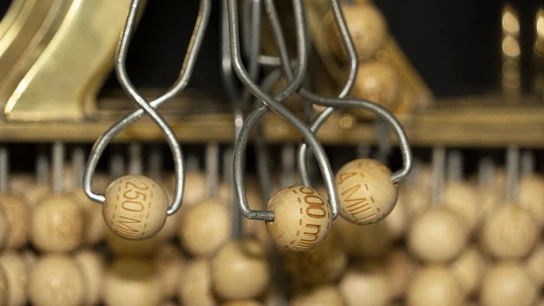 NO PUBLICAR | ¿Cuánto toca si tengo las dos, tres o cuatro últimas cifras del Gordo de la Lotería de Navidad? Bolas con premios del Sorteo de Navidad de Lotería Nacional