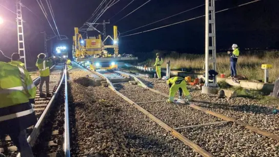 Imagen de archivo de las vías del tren en Massalfassar durante las obras de adaptación del Corredor Mediterráneo. Imagen de archivo de las vías del tren en Massalfassar durante las obras de adaptación del Corredor Mediterráneo.