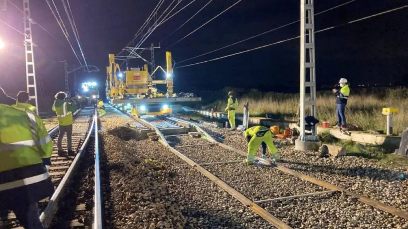 Imagen de archivo de las vías del tren en Massalfassar durante las obras de adaptación del Corredor Mediterráneo.