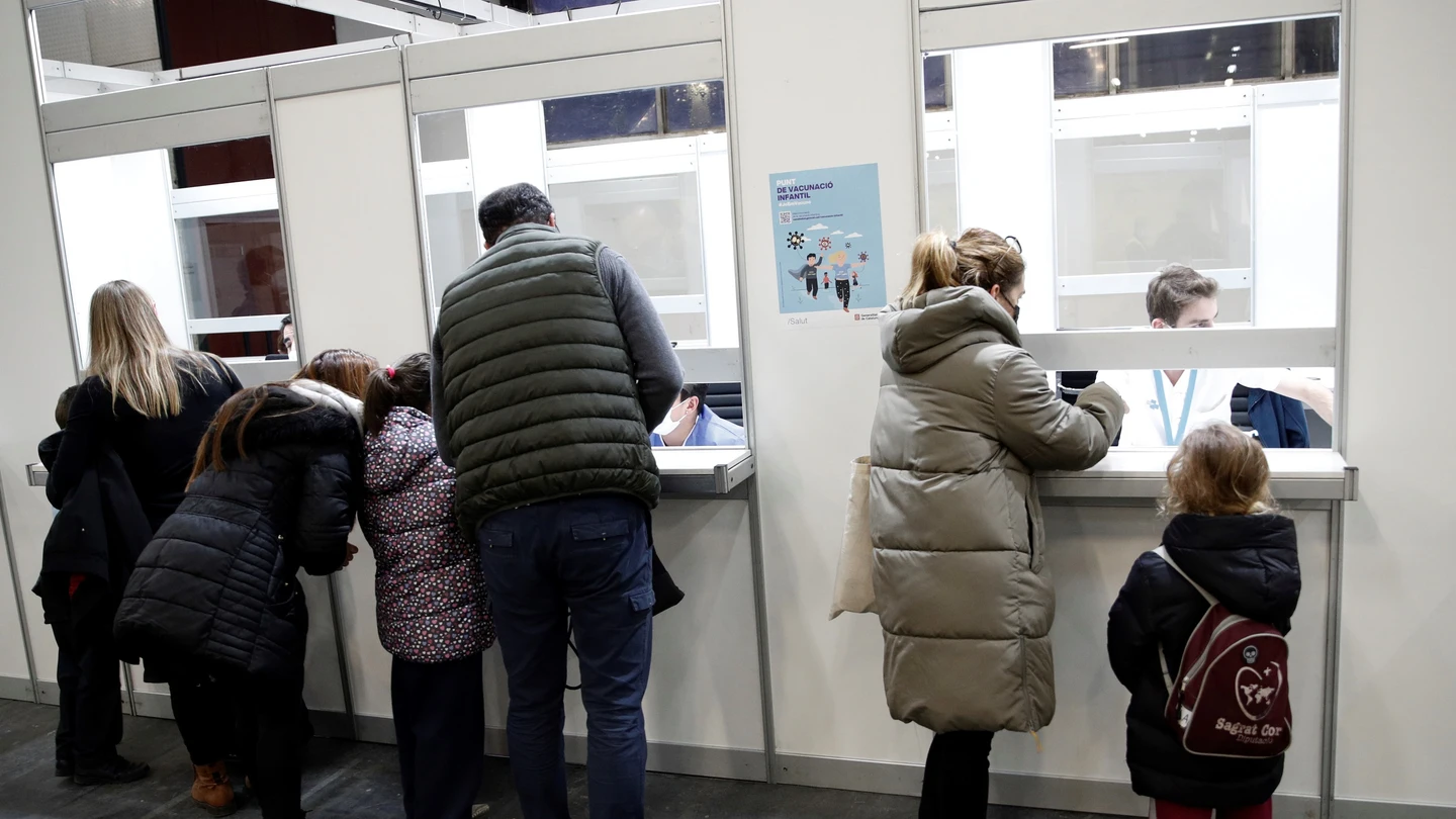 España pulveriza récords con 60.041 nuevos contagios y dispara su incidencia a los 784 casos España pulveriza récords con 60.041 nuevos contagios y dispara su incidencia a los 784 casos