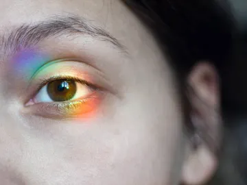 ¿Por qué vemos más oscuro con un ojo que con el otro? ¿Por qué vemos más oscuro con un ojo que con el otro?