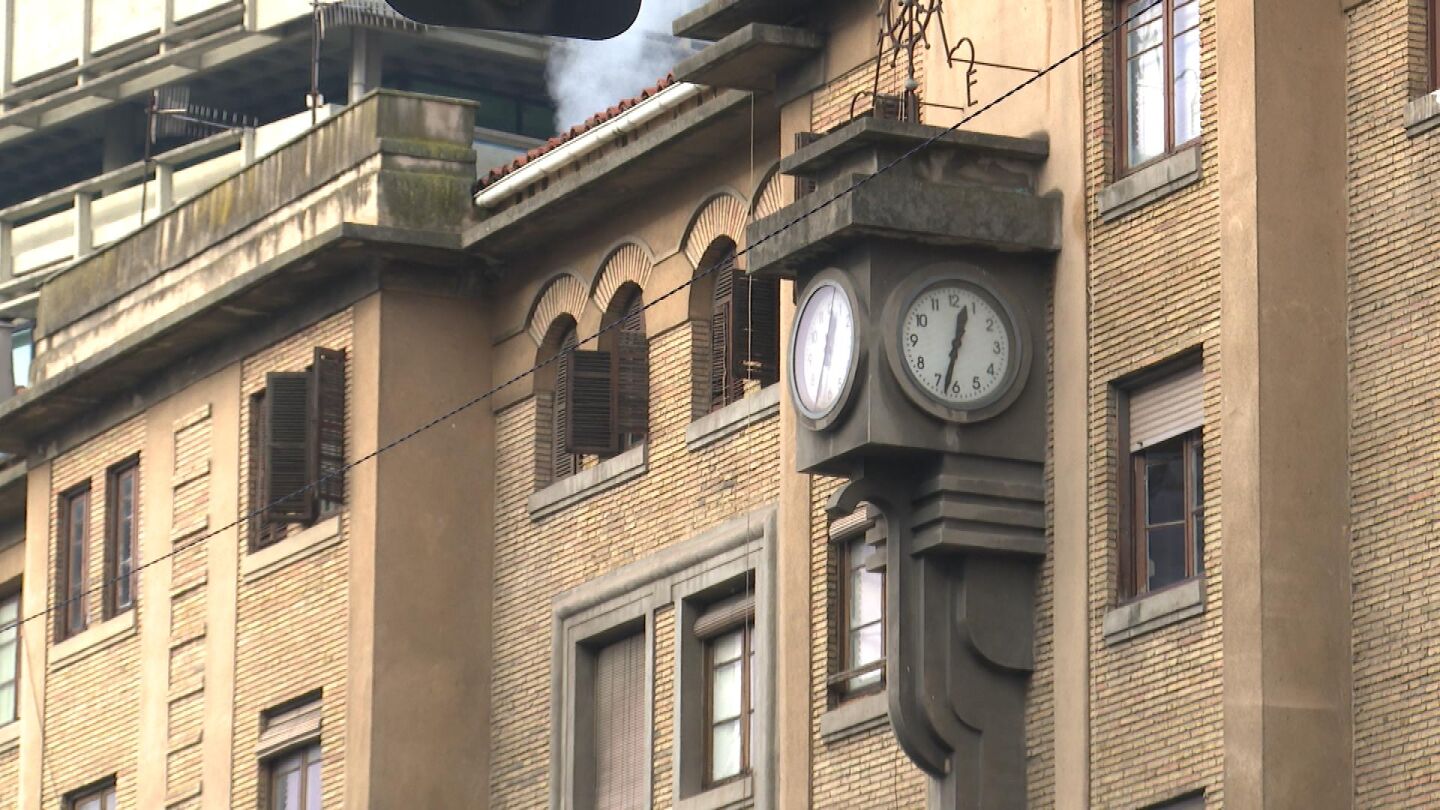 El reloj de la vieja estaci&oacute;n de autobuses de Pamplona