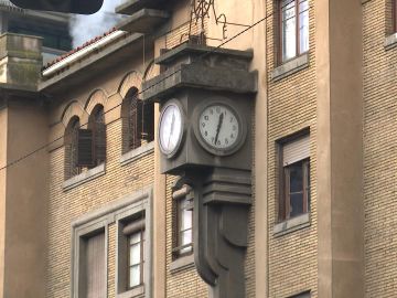 El reloj de la vieja estación de autobuses de Pamplona