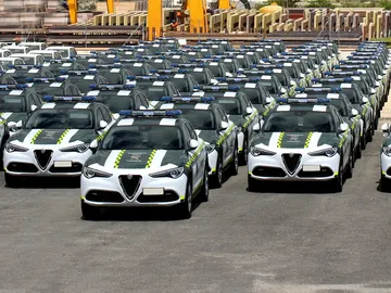 La Guardia Civil apuesta por lo italiano tras añadir más de 300 Alfa Romeo Stelvio a sus filas La Guardia Civil apuesta por lo italiano tras añadir más de 300 Alfa Romeo Stelvio a sus filas