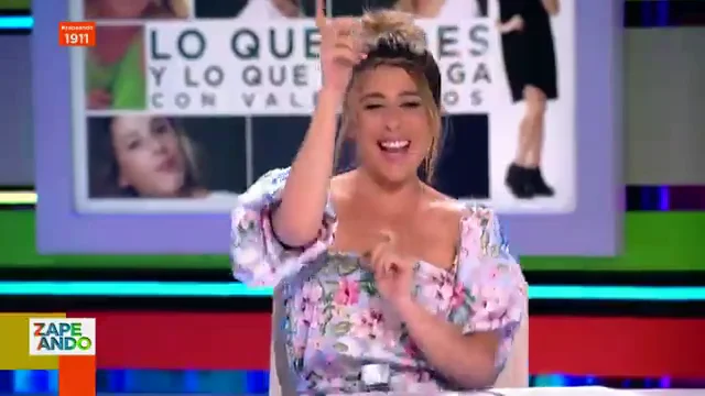 Desde sus despistes en directo, a su canción sobre sus haters: los momentos de Valeria Ros más divertidos de Zapeando 2021