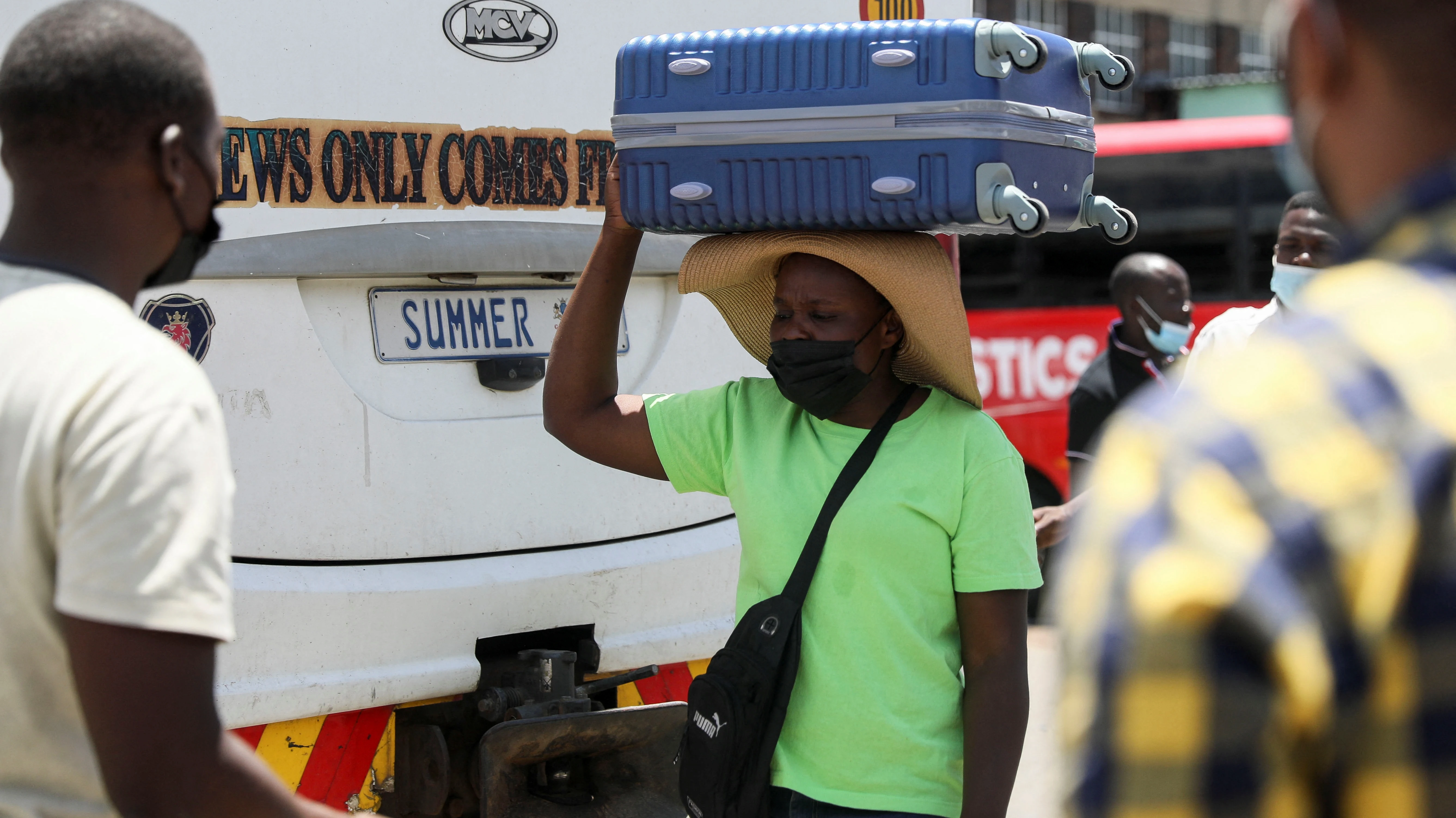 Una ciudadana de Johannesburgo viaja a Zimbabue debido a la variante ómicron