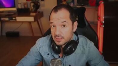 &Aacute;ngel Mart&iacute;n se hace viral en Twitter tras intercambiar su abrigo en un tren con el de un viajero an&oacute;nimo