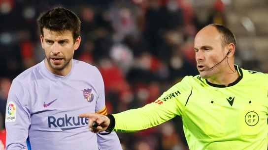 Gerard Piqué, con Mateu Lahoz Gerard Piqué, con Mateu Lahoz