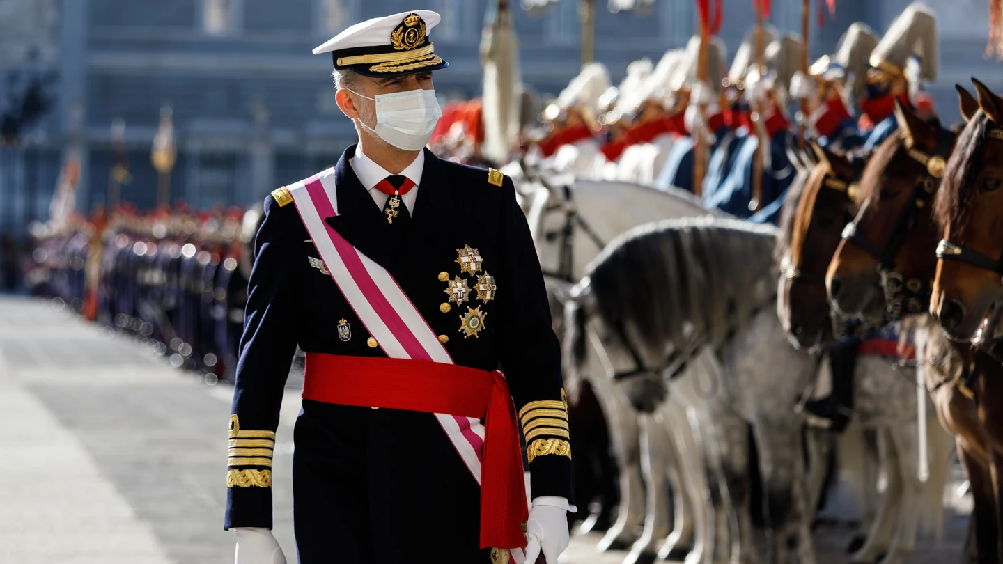 El Rey Felipe VI pasa revista a las tropas en la Pascua Militar de 2021 El Rey Felipe VI pasa revista a las tropas en la Pascua Militar de 2021