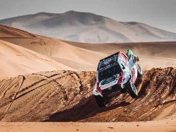 Un exceso de velocidad le arrebata la victoria de etapa a Yazeed Al-Rajhi Un exceso de velocidad le arrebata la victoria de etapa a Yazeed Al-Rajhi