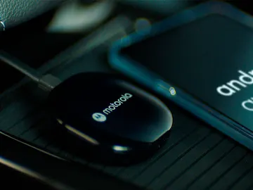 Motorola presenta un dispositivo para tener Android Auto sin cables en el coche Motorola presenta un dispositivo para tener Android Auto sin cables en el coche