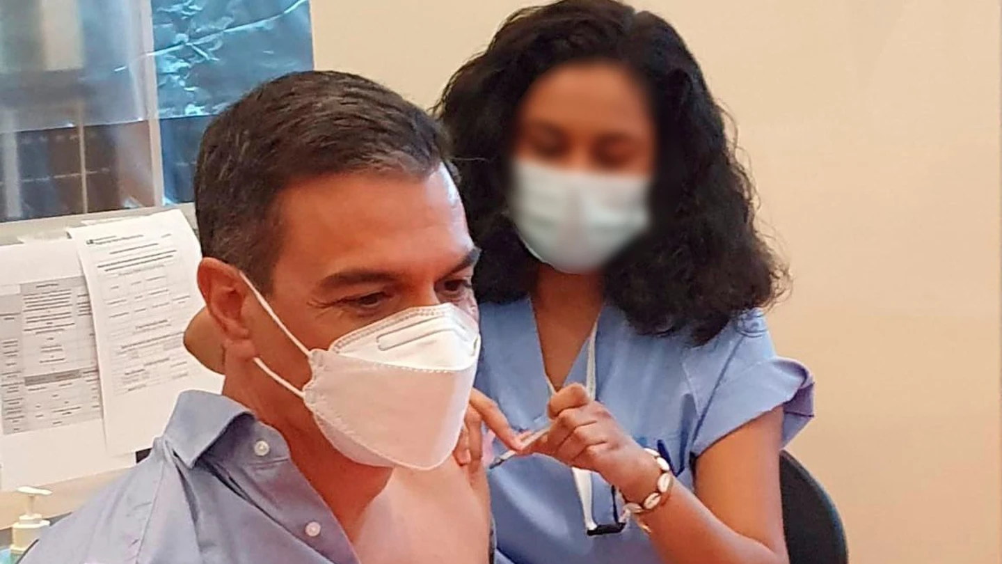 Pedro Sánchez recibe la tercera dosis contra el COVID Pedro Sánchez recibe la tercera dosis contra el COVID
