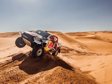 Nasser Al-Attiyah no falla y se lleva su cuarto tuareg Nasser Al-Attiyah no falla y se lleva su cuarto tuareg