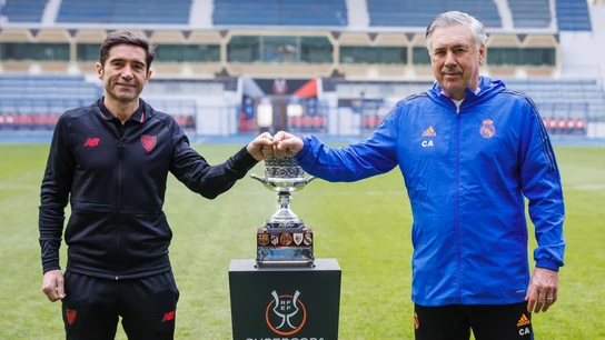 Marcelino y Ancelotti, con la Supercopa de España Marcelino y Ancelotti, con la Supercopa de España