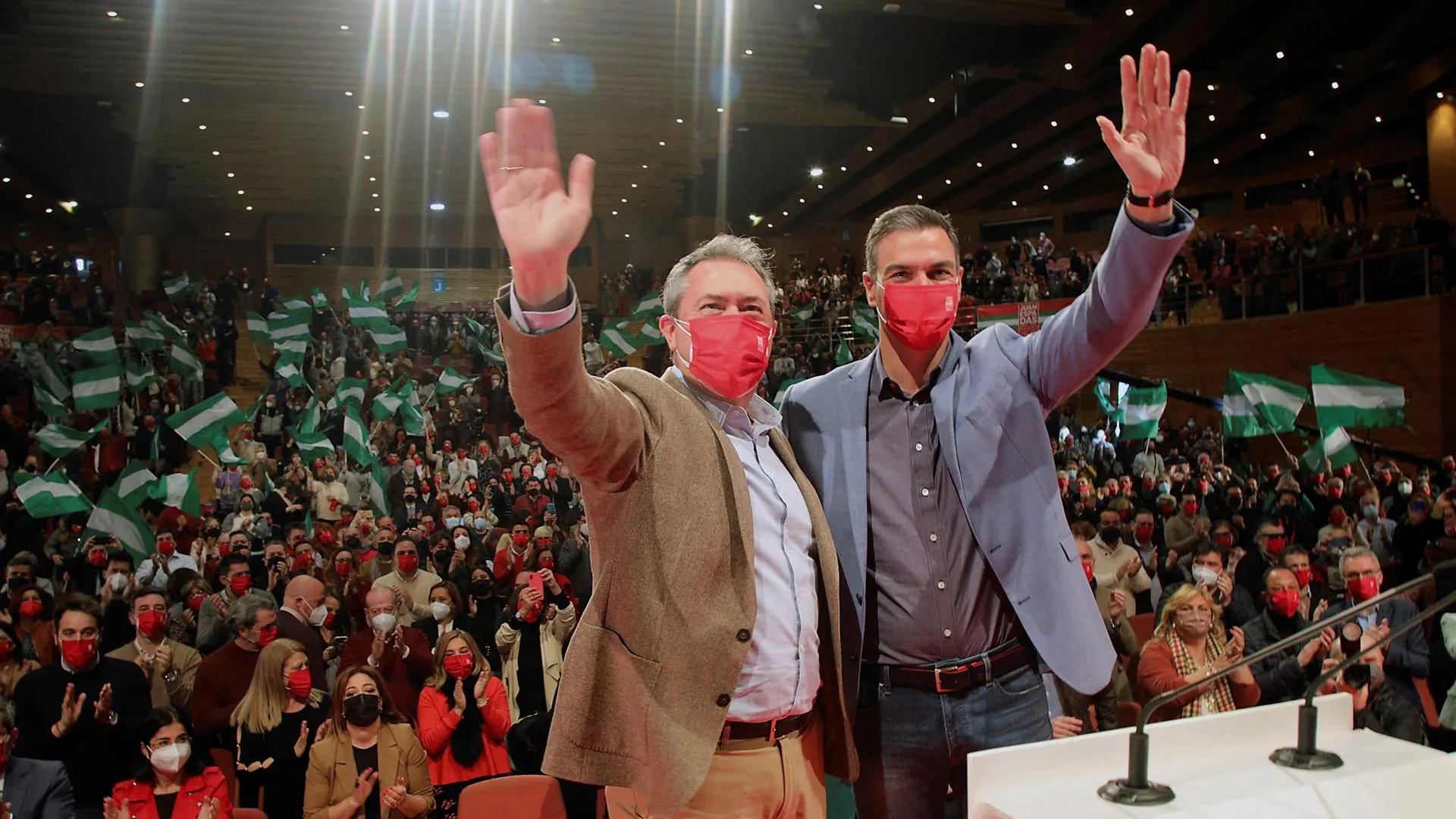 Juan Espadas y Pedro Sánchez, en Granada durante la presentación de la candidatura del secretario general del PSOE-A