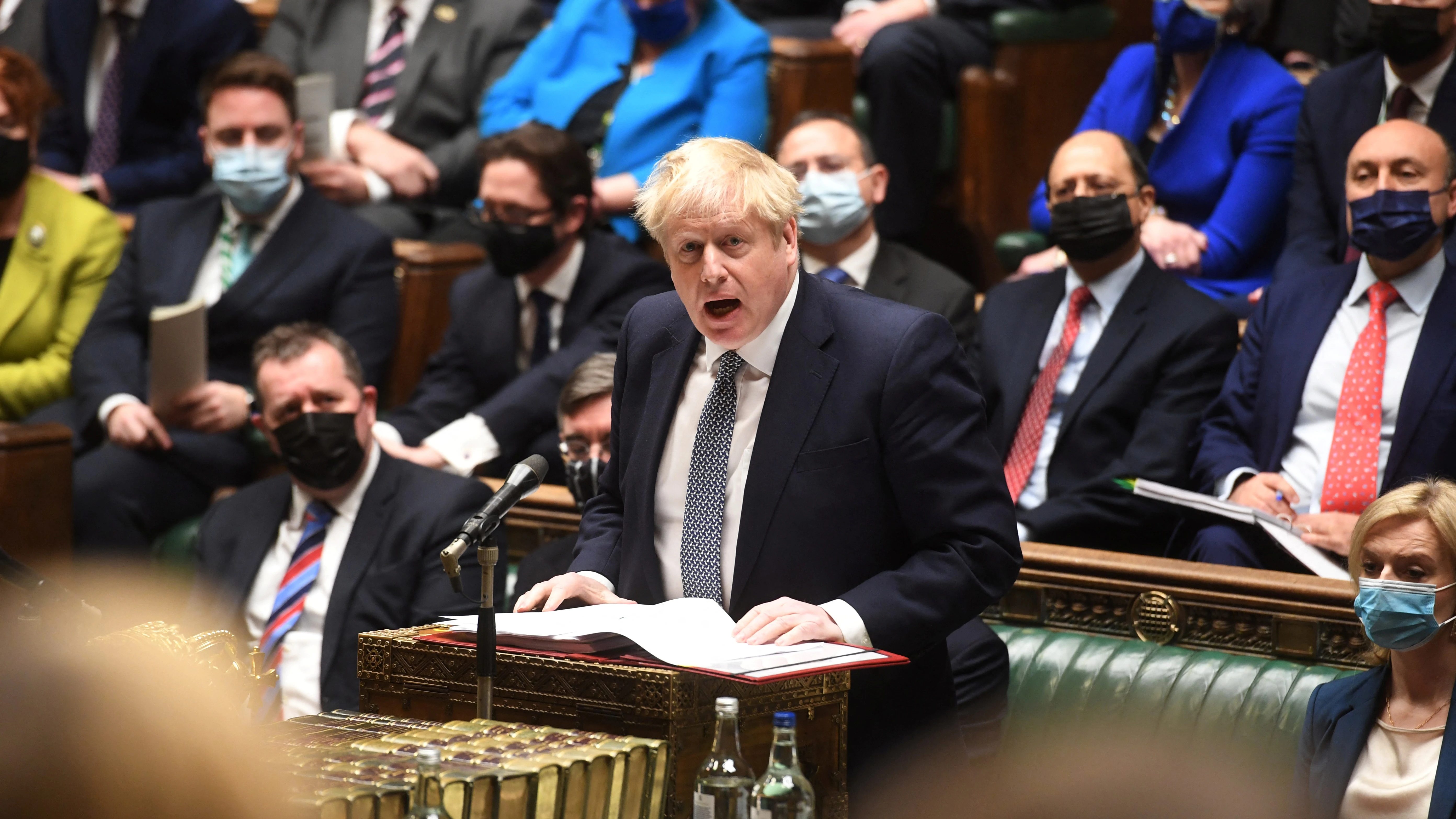 Boris Johnson comparece en el Parlamento británico