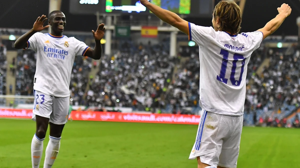 Luka Modric celebra un gol con Mendy