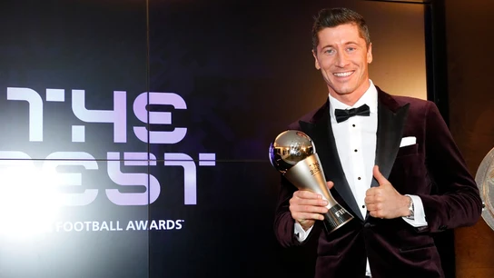 Robert Lewandowski, con el The Best Robert Lewandowski, con el The Best
