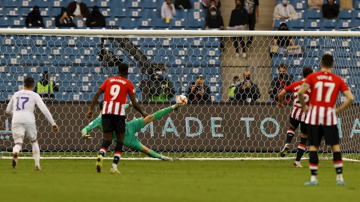 El pie milagroso de Courtois para detener el penalti a Raúl García El pie milagroso de Courtois para detener el penalti a Raúl García