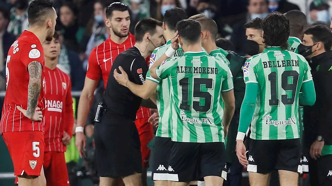 Jugadores del Betis y el Sevilla