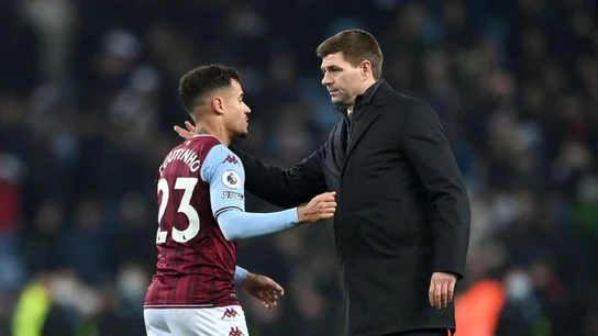 Philippe Coutinho y Steven Gerrard Philippe Coutinho y Steven Gerrard