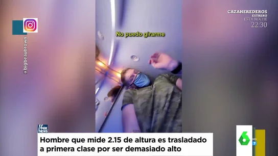 Llegar a todo en un supermercado pero no caber en un avión: así es la vida cuando mides 2,15 metros Llegar a todo en un supermercado pero no caber en un avión: así es la vida cuando mides 2,15 metros
