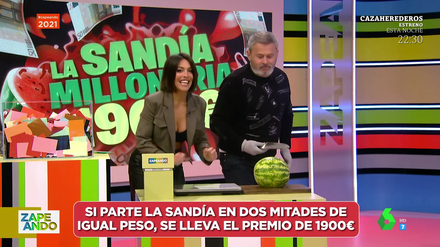 El susto de Miki Nadal con el cuchillo de la sandía millonaria en pleno plató que hace gritar a Lorena Castell El susto de Miki Nadal con el cuchillo de la sandía millonaria en pleno plató que hace gritar a Lorena Castell