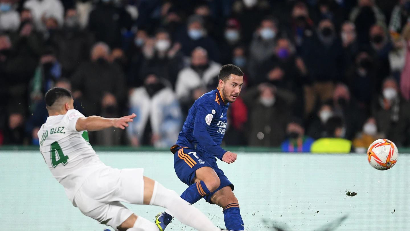 Hazard por fin sonríe con la camiseta del Real Madrid Hazard por fin sonríe con la camiseta del Real Madrid