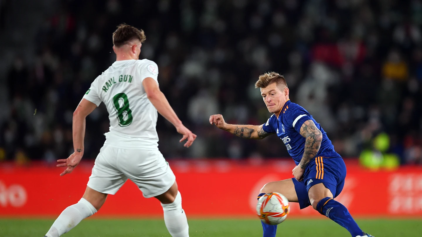 Toni Kroos ante el Elche Toni Kroos ante el Elche