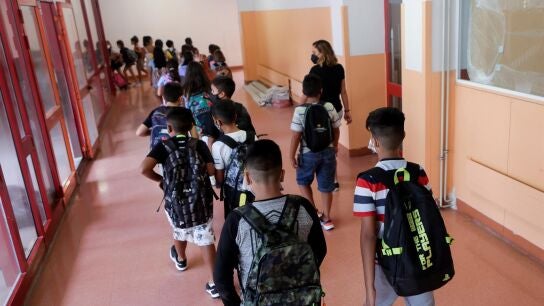 Imagen de archivo de varios alumnos del Institut Escola Mirades de Barcelona