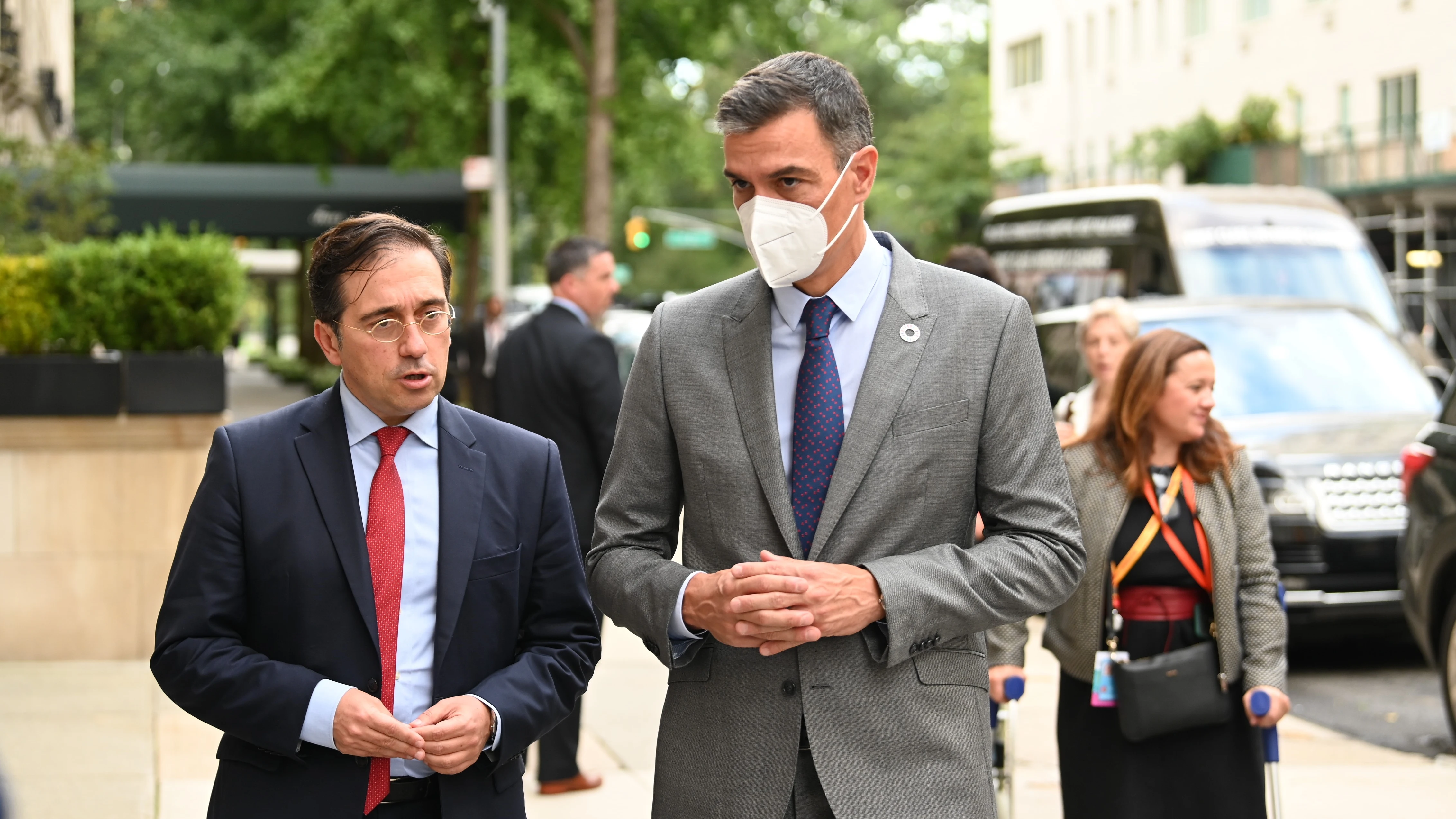 El presidente del Gobierno, Pedro Sánchez, y el ministro de Exteriores, José Manuel Albares, en una fotografía de archivo.