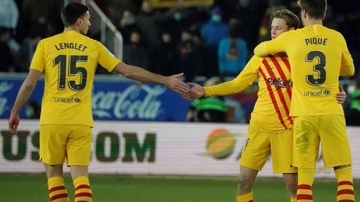 Piqué y Lenglet felicitan a De Jong