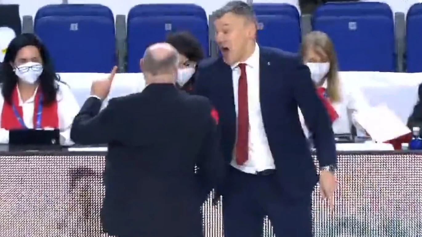 Bronca entre Pablo Laso y Jasikevicius al final del Clásico de baloncesto