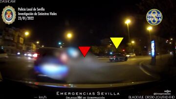 Impactante persecución de un taxista a un coche que se fugó tras atropellar a un motorista en Sevilla 