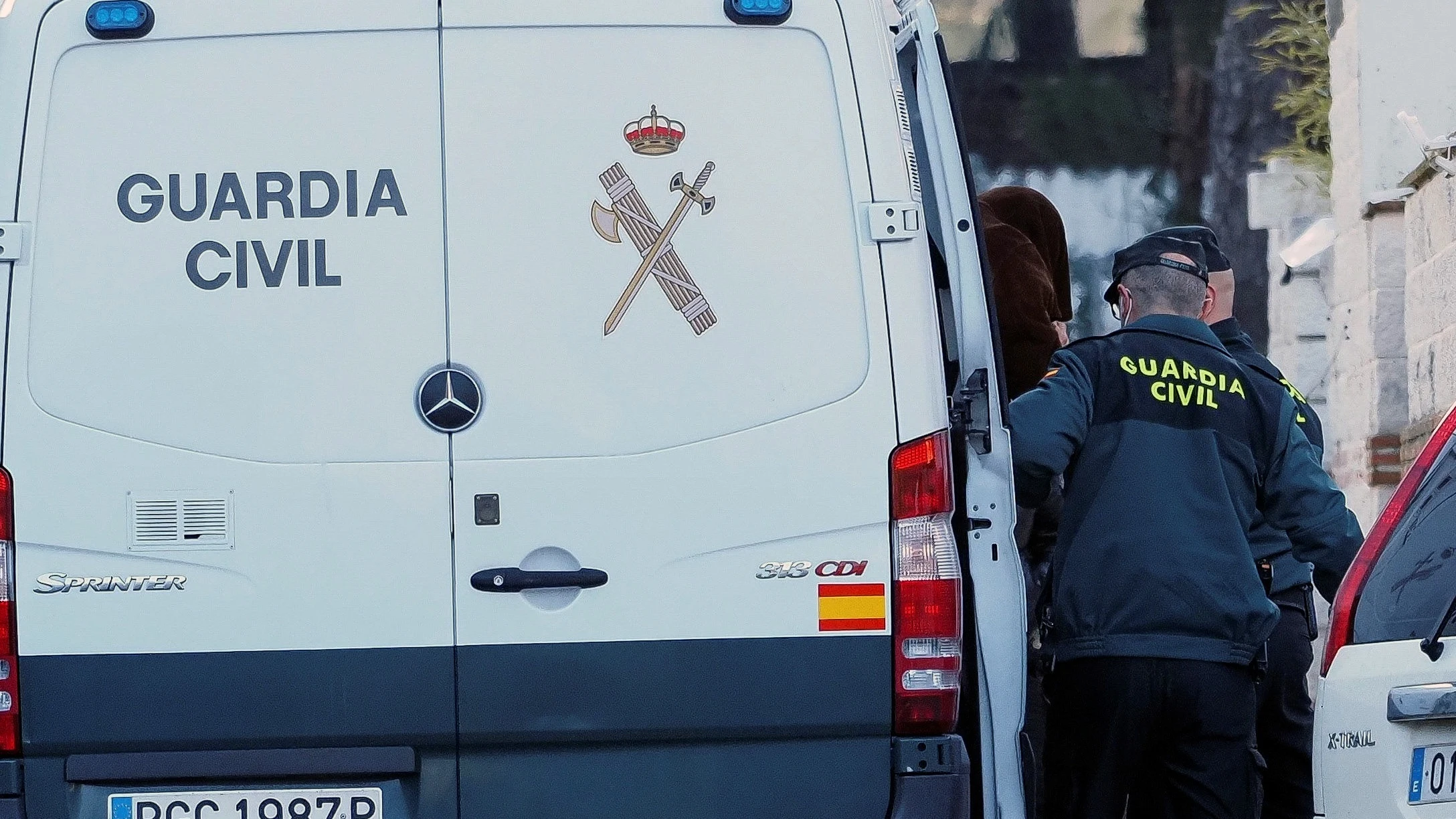 Imagen de Ramón 'El Manitas' subiendo a un furgón de la Guardia Civil