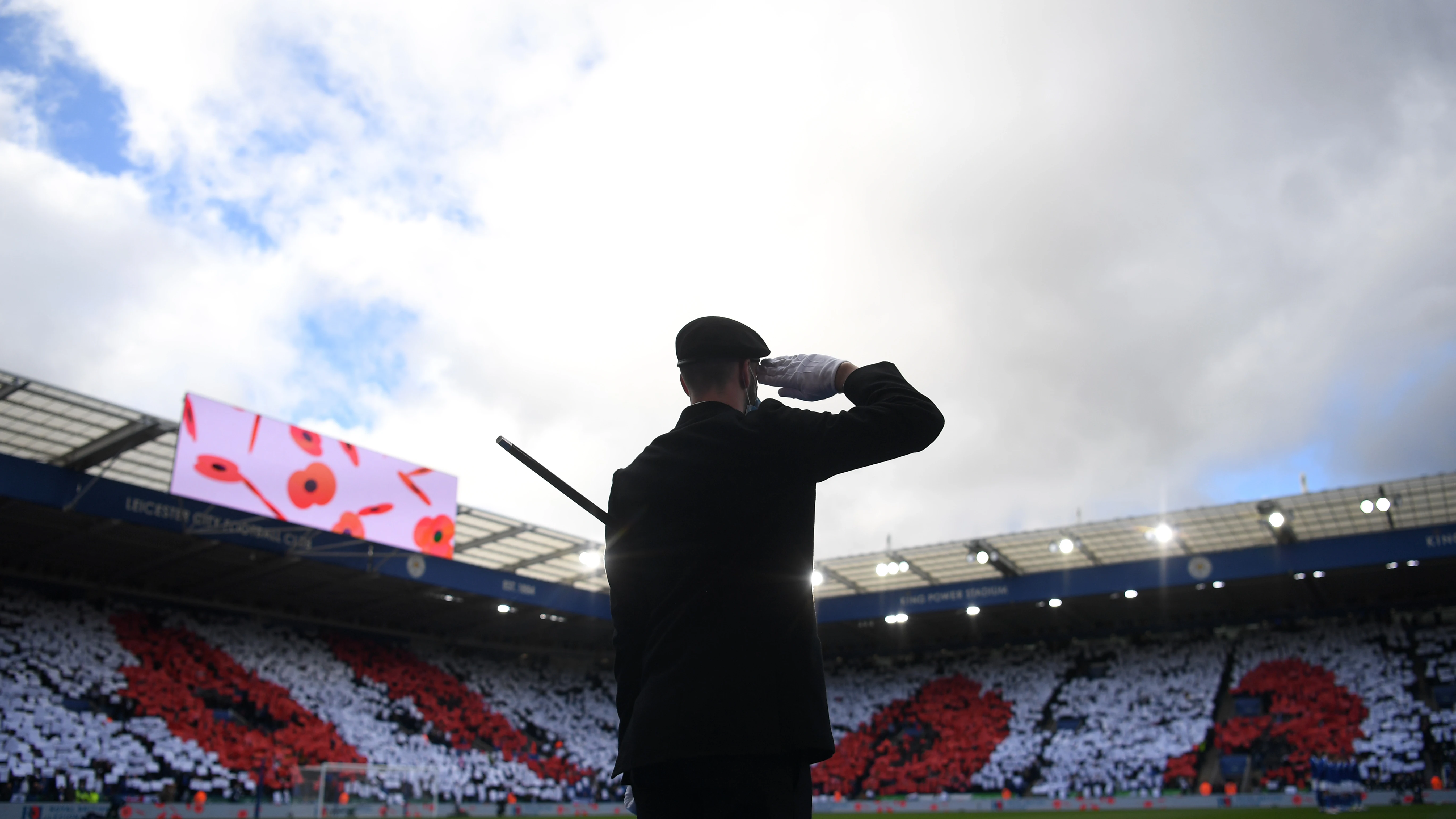 Un soldado durante un partido de la Premier League