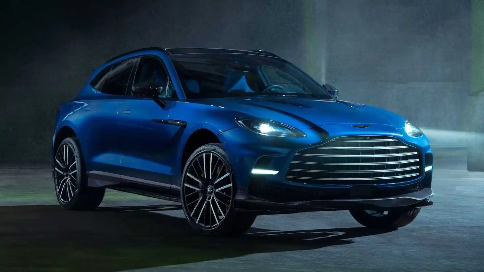 Aston Martin rompe todos los esquemas al presentar al SUV más rápido del mundo