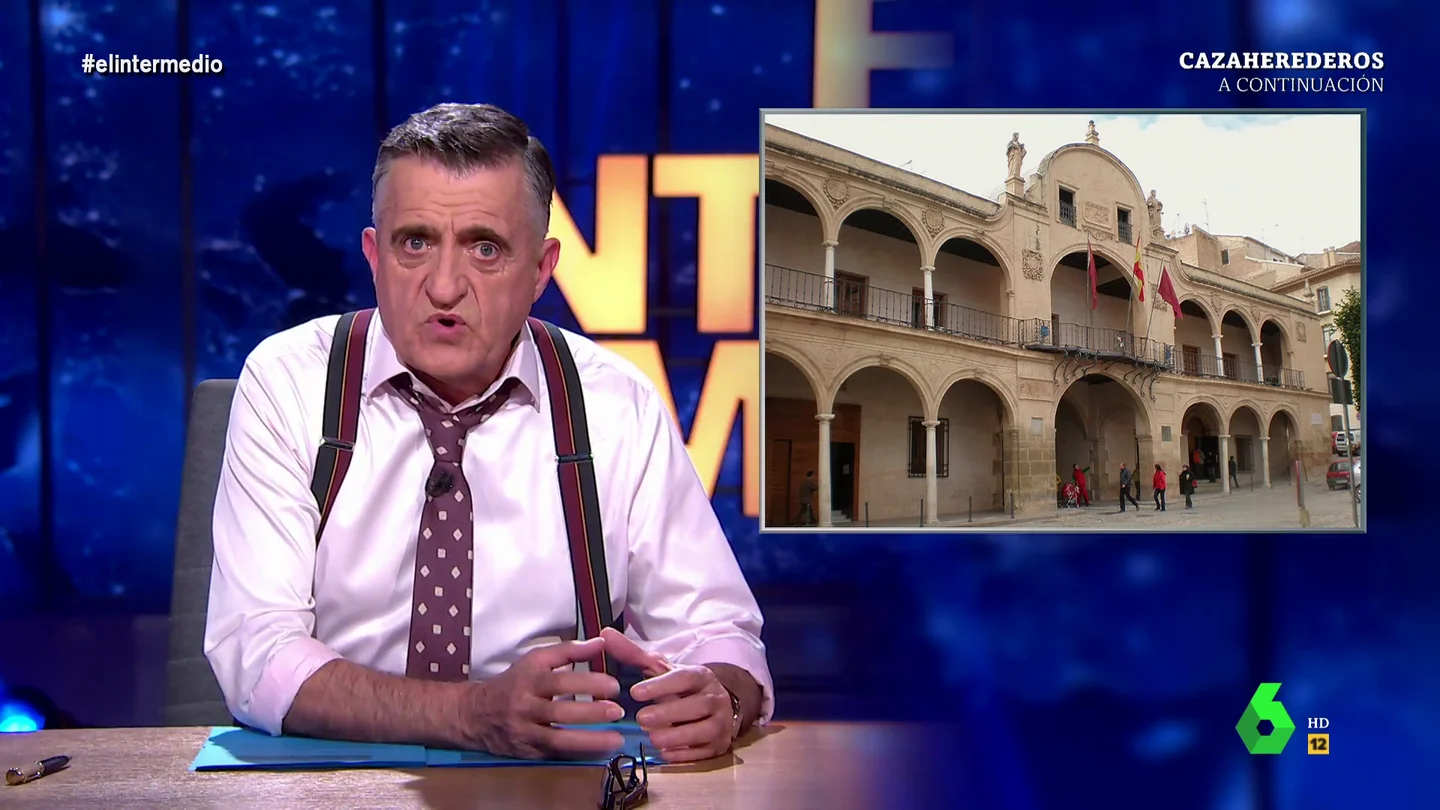 La crítica de Wyoming a los ganaderos que "asaltaron" el pleno de Lorca: "Son un grupo de violentos impidiendo una votación democrática" La crítica de Wyoming a los ganaderos que "asaltaron" el pleno de Lorca: "Son un grupo de violentos impidiendo una votación democrática"