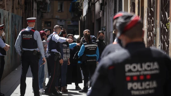 Mossos d’esquadra intervienen durante un desahucio en Barcelona Mossos d’esquadra intervienen durante un desahucio en Barcelona