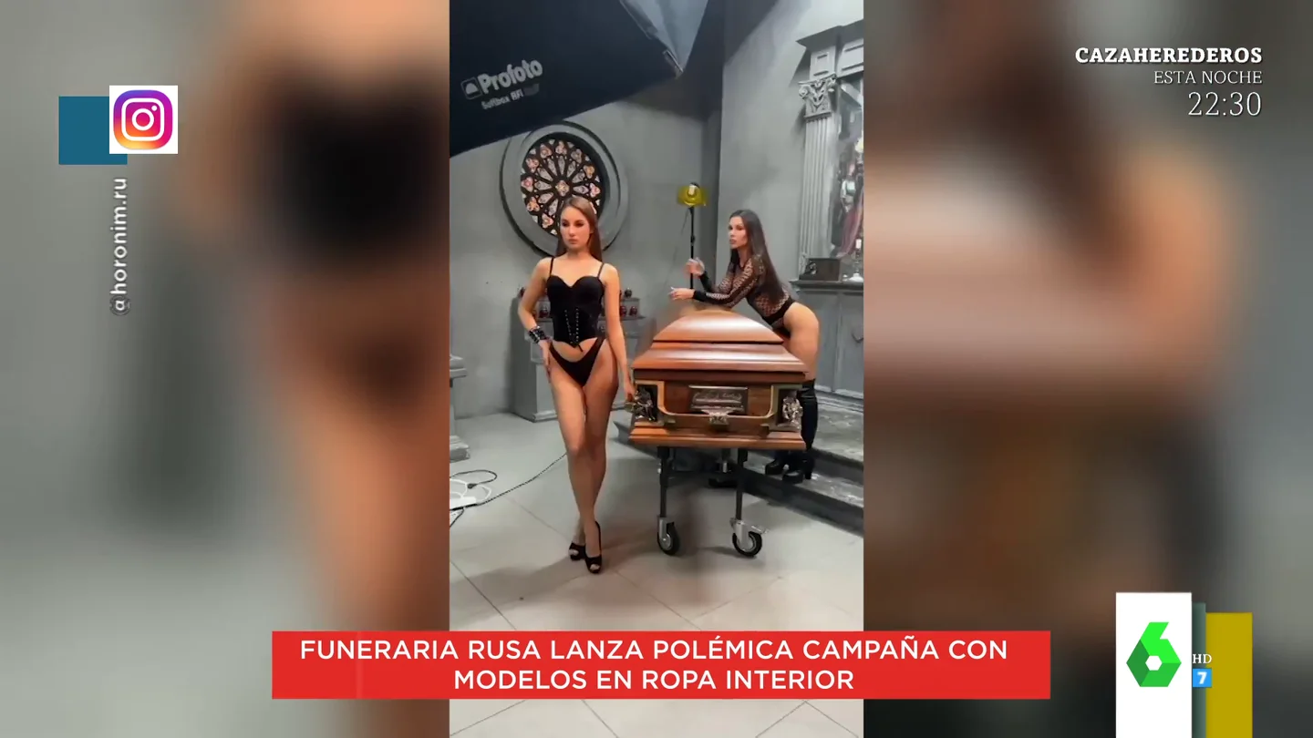 La polémica campaña de una funeraria con modelos en ropa interior La polémica campaña de una funeraria con modelos en ropa interior