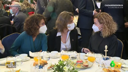 Vídeo manipulado - Tres ministras del Gobierno cotillean en mitad de una comida de trabajo Vídeo manipulado - Tres ministras del Gobierno cotillean en mitad de una comida de trabajo
