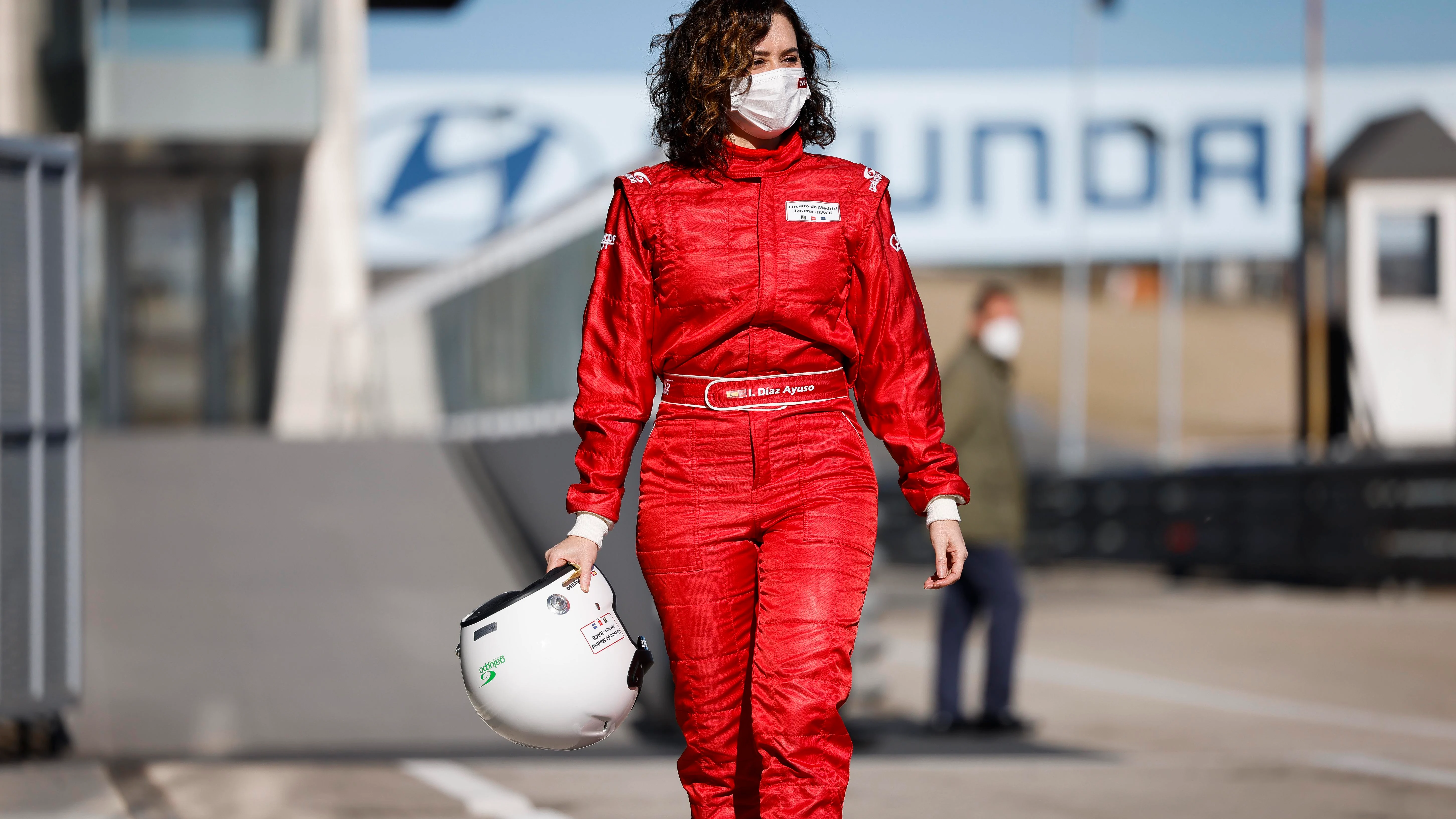 Isabel Díaz Ayuso, presidenta de la Comunidad de Madrid, en el circuito del Jarama