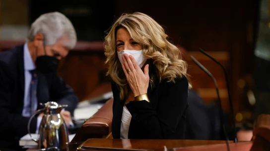 La vicepresidenta segunda y ministra de Trabajo, Yolanda Díaz, sube a la tribuna del Congreso para defender la reforma laboral. La vicepresidenta segunda y ministra de Trabajo, Yolanda Díaz, sube a la tribuna del Congreso para defender la reforma laboral.