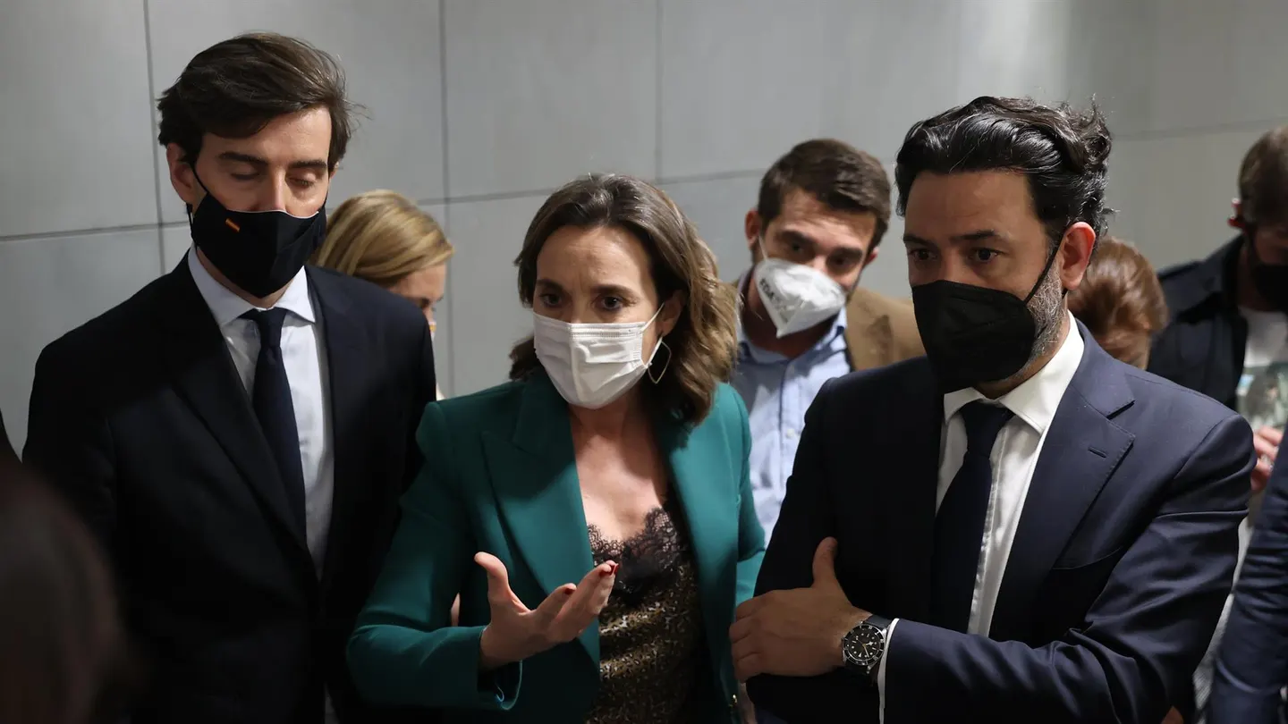La portavoz del PP en la cámara, Cuca Gamarra, y el vicesecretario de Comunicación del Partido Popular, Pablo Montesinos. La portavoz del PP en la cámara, Cuca Gamarra, y el vicesecretario de Comunicación del Partido Popular, Pablo Montesinos.