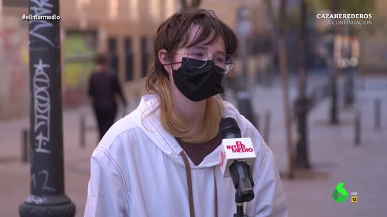 ¿Qué rescatarías de tu casa si hubiera una guerra? Hablan los jóvenes españoles: "Un dinosario de peluche" ¿Qué rescatarías de tu casa si hubiera una guerra? Hablan los jóvenes españoles: "Un dinosario de peluche"