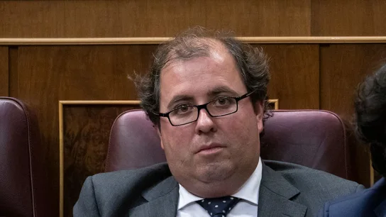Alberto Casero, parlamentario del Partido Popular, en su escaño durante el debate de investidura en 2019 Alberto Casero, parlamentario del Partido Popular, en su escaño durante el debate de investidura en 2019